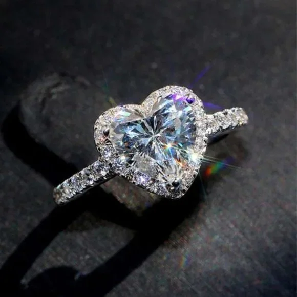 Dimond Heart Luxury Ring - Picture 2 of 4